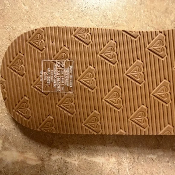 Roxy Tan Flip-Flops size 9 NWOT - Picture 4 of 5